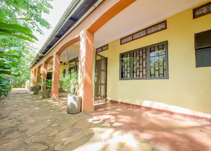  Jinja Exterior Detail