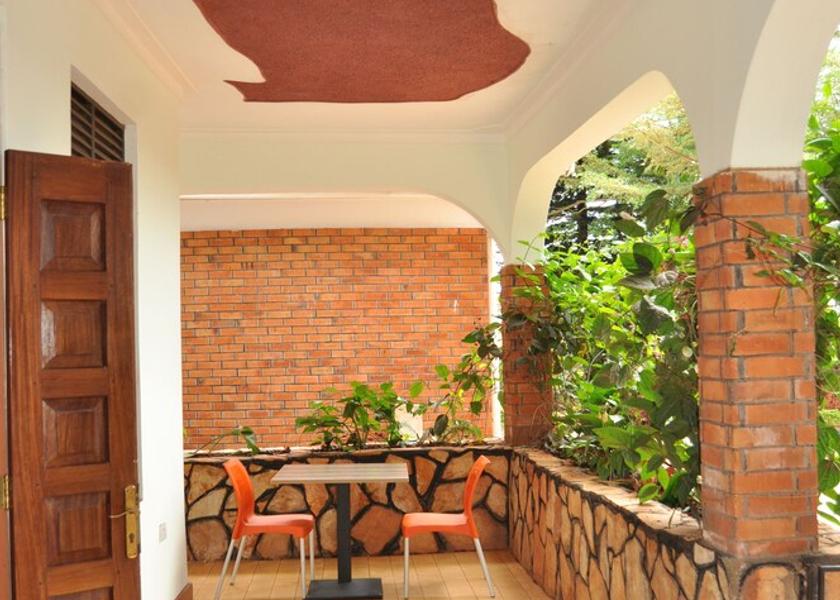  Jinja Interior Entrance