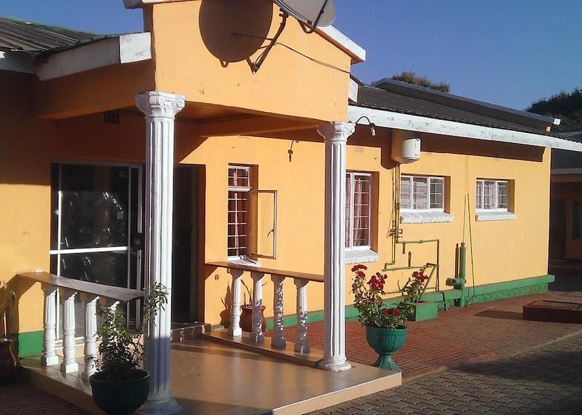  Livingstone Exterior Detail