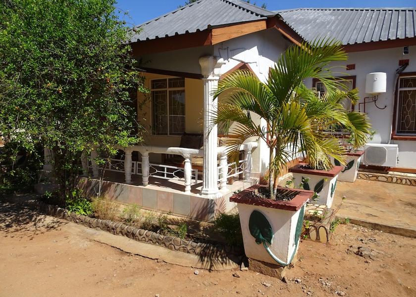  Livingstone Exterior Detail
