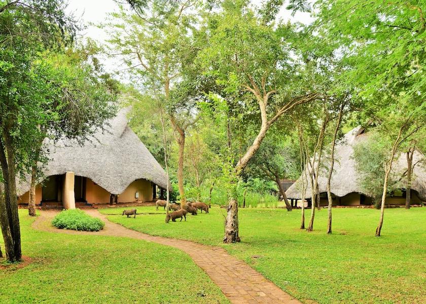  Victoria Falls Entrance