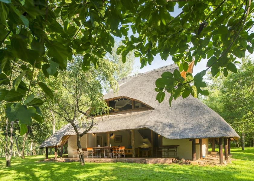  Victoria Falls Exterior Detail