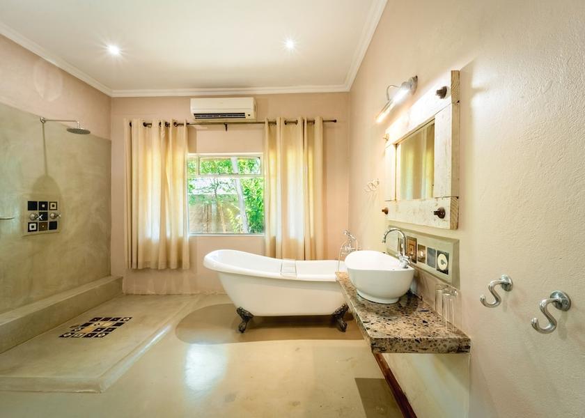  Victoria Falls Bathroom