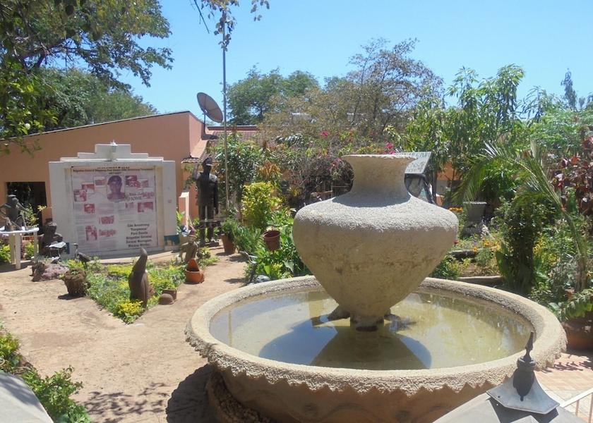  Victoria Falls Fountain