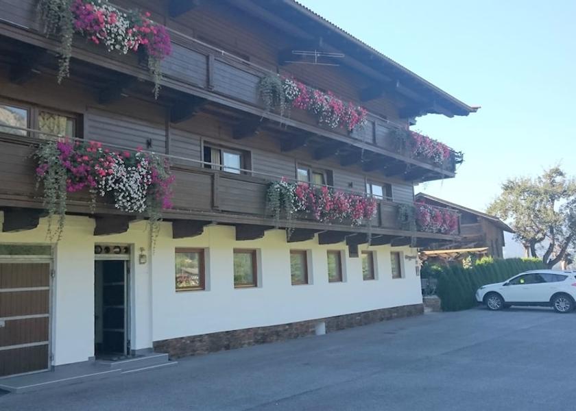 Tyrol Soell Parking