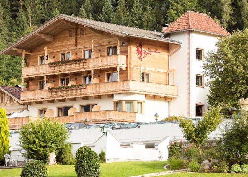 Tyrol Soell Entrance