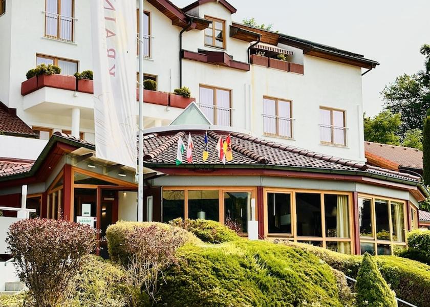 Burgenland Jennersdorf Front of property - evening/night