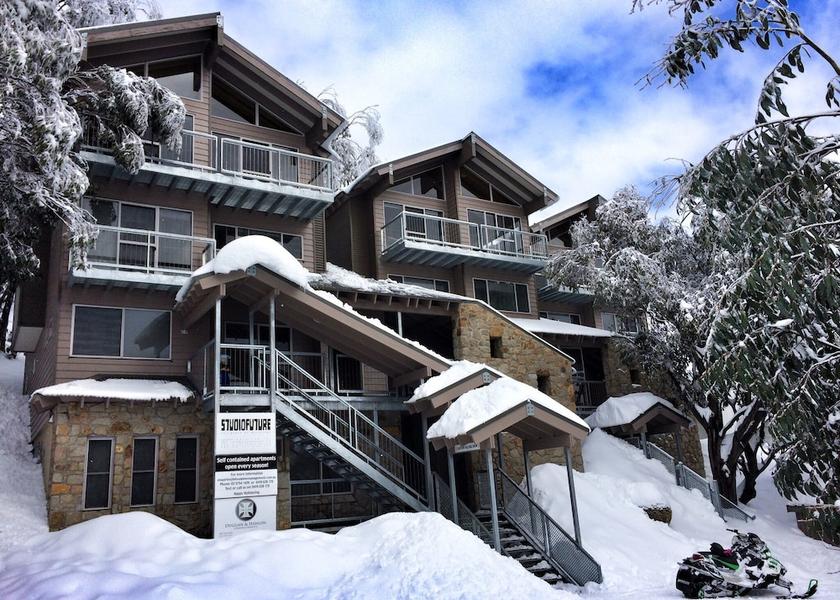 Victoria Falls Creek Facade