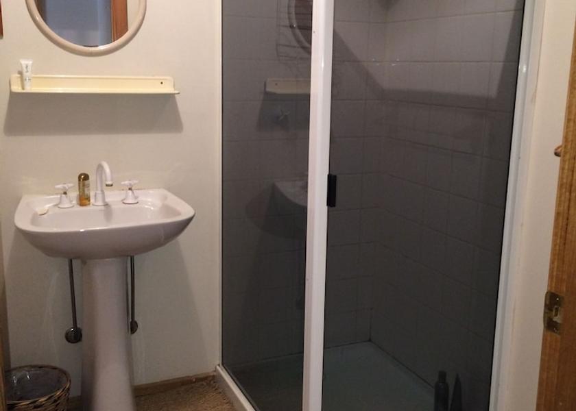 Tasmania Deep Bay Bathroom
