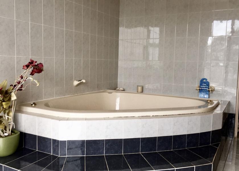 New South Wales Bonny Hills Jetted Tub
