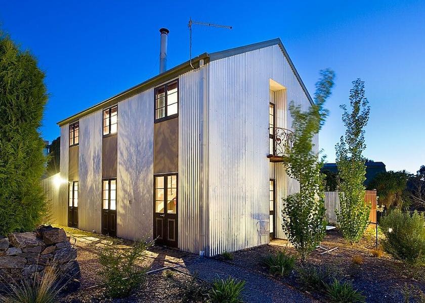 Victoria Hepburn Springs Front of property