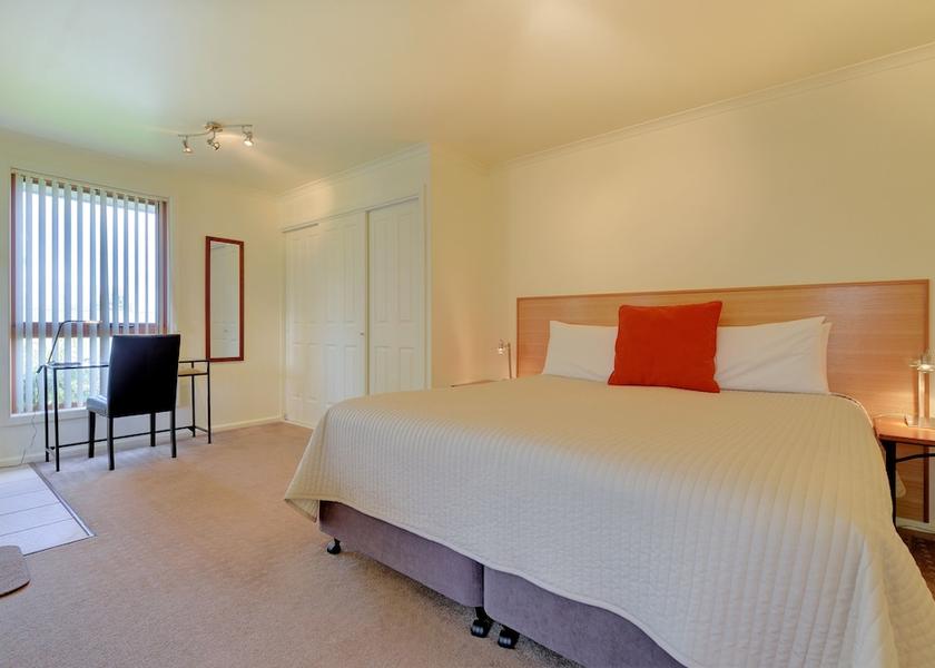 Tasmania Strahan Room