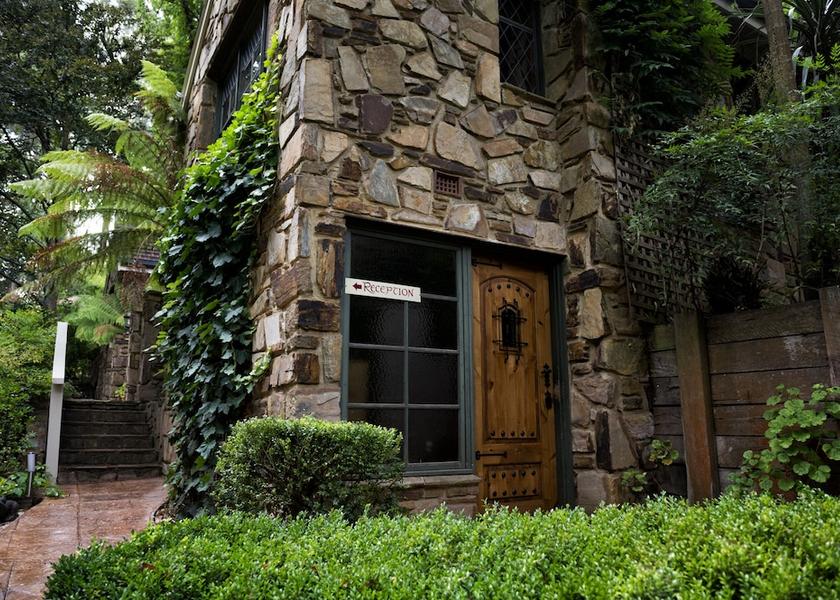 Victoria Melbourne Exterior Detail