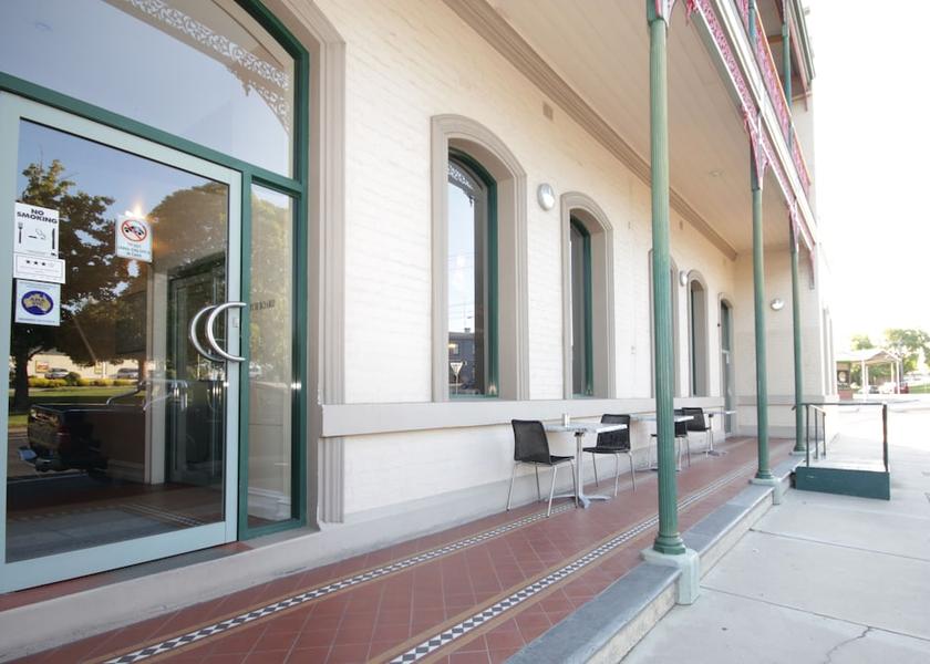 Victoria Bairnsdale Exterior Detail