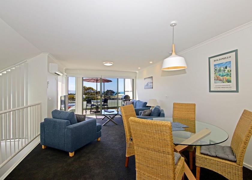Victoria Lorne Living area