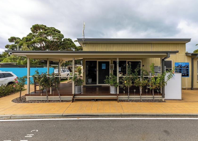 Victoria Lakes Entrance Reception