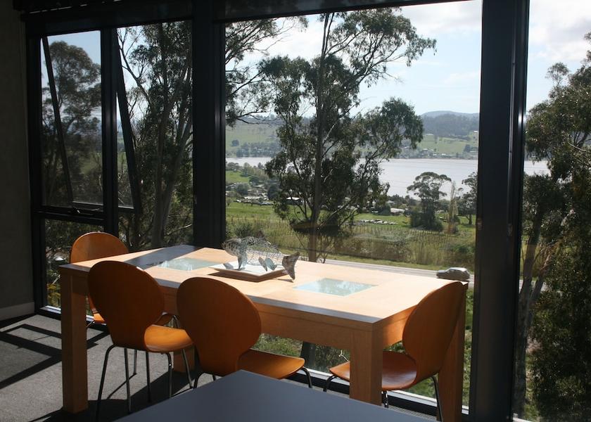 Tasmania Grindelwald In-room dining