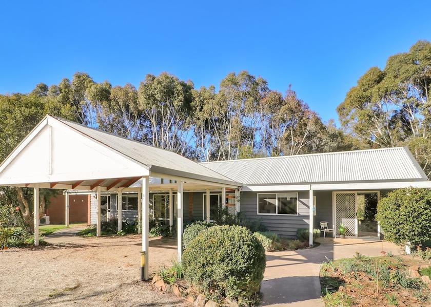 Victoria Mansfield Exterior Detail