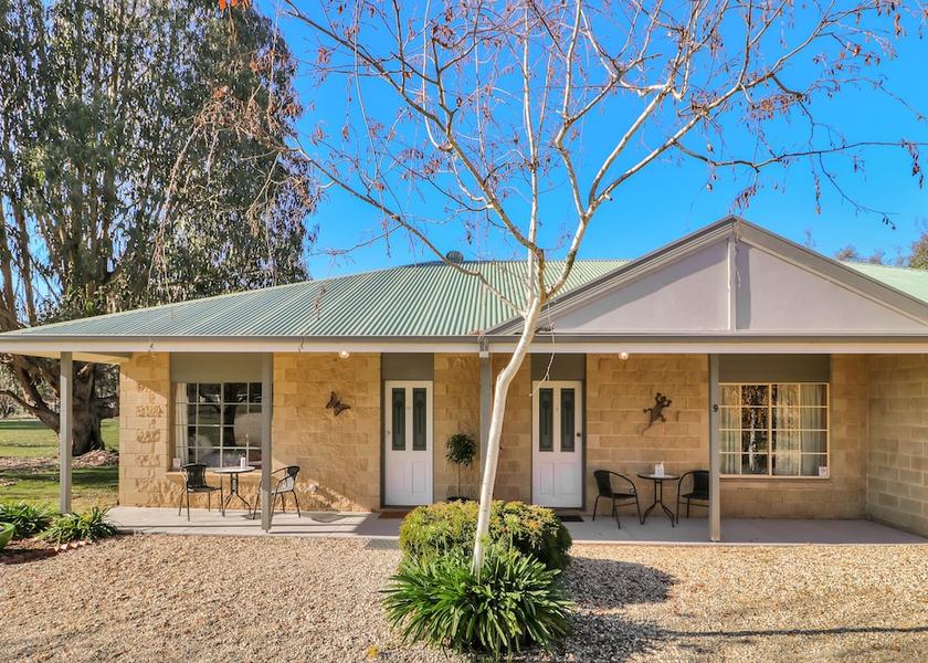 Victoria Mansfield Exterior Detail