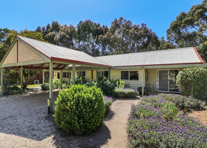 Victoria Mansfield Exterior Detail