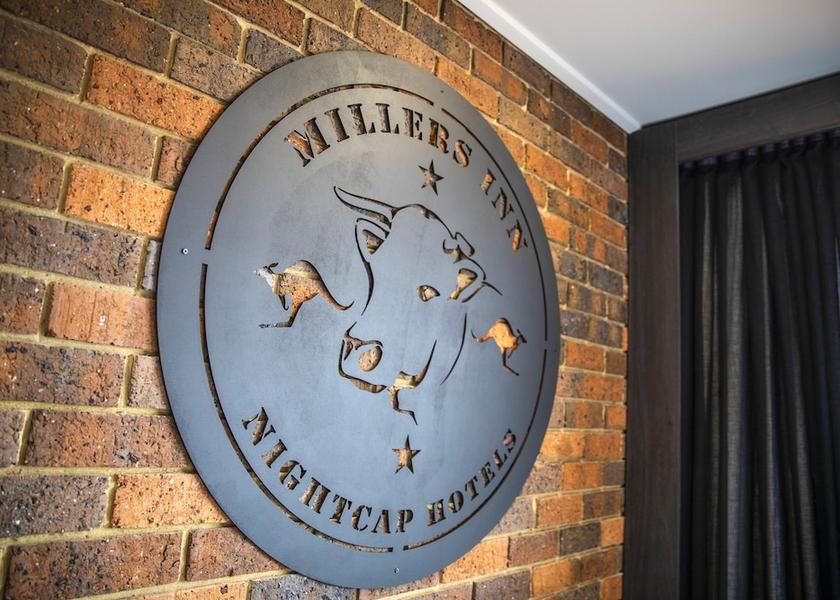 Victoria Melbourne Room