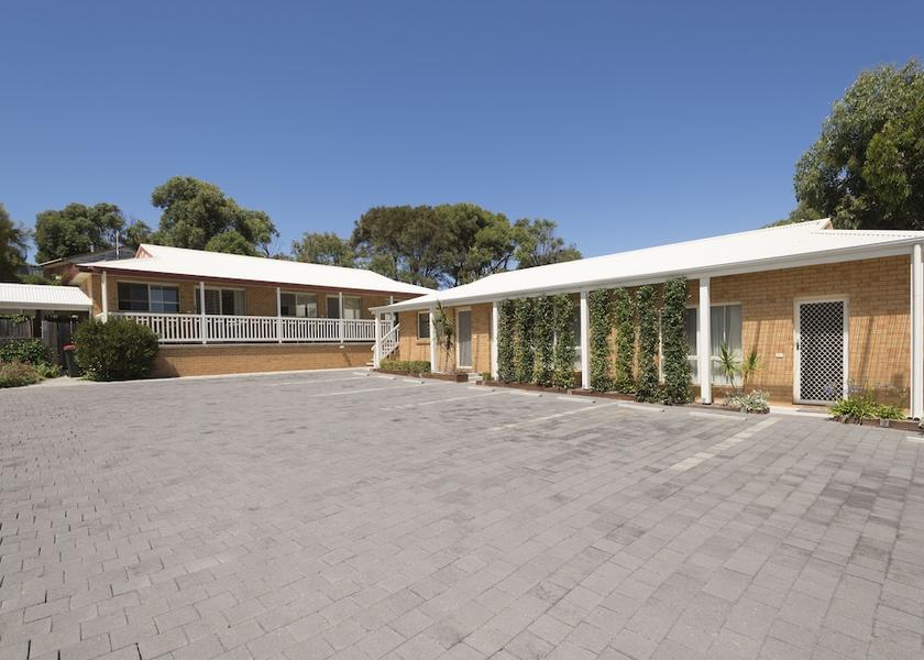 Victoria Port Campbell Property grounds