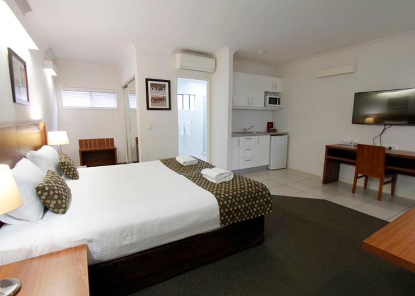 Queensland Chinchilla DELUXE, SUITE, KING BED
