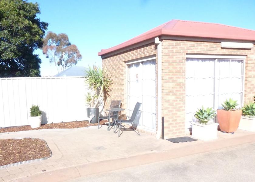 Victoria Bairnsdale Exterior Detail