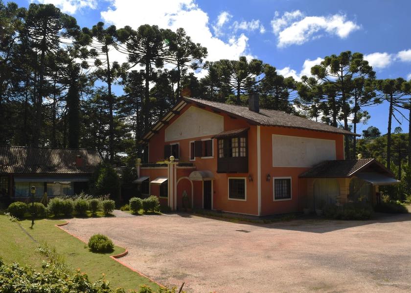 São Paulo State Campos do Jordão Front of property