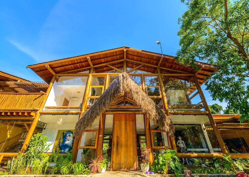 São Paulo State Ilhabela Front of property