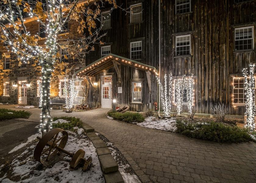 Quebec Wakefield Facade