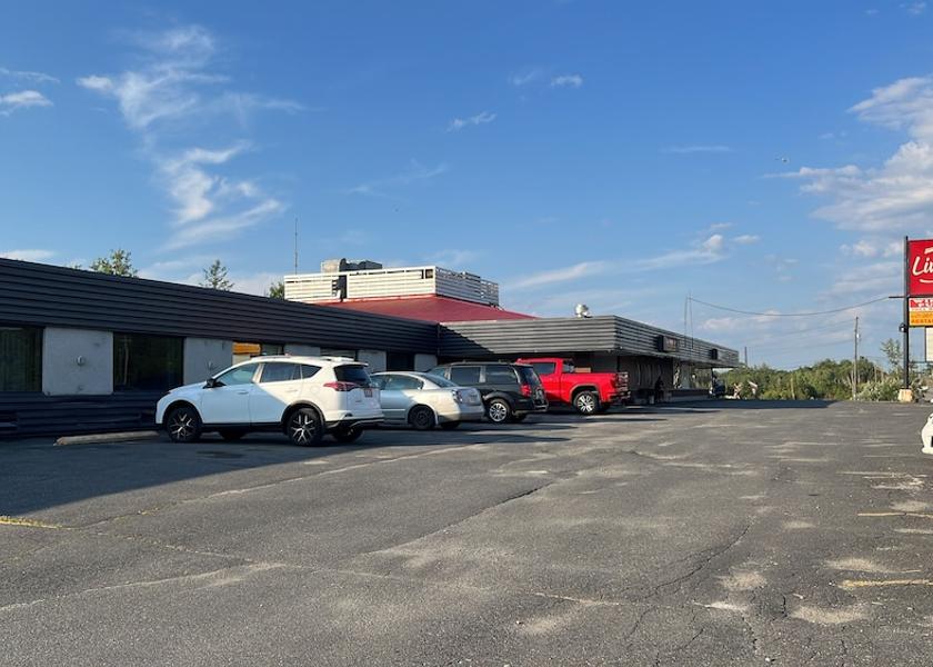 Ontario Lively Exterior Detail