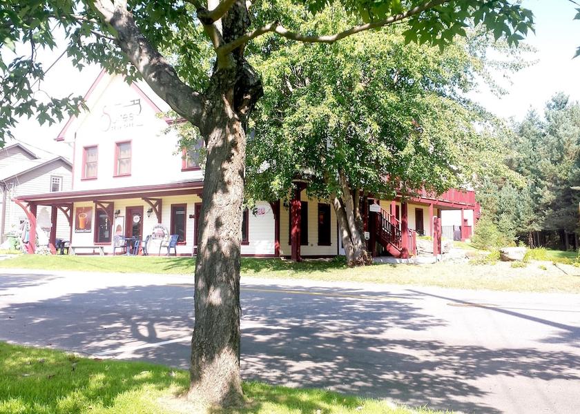 Quebec Mont-Tremblant Facade