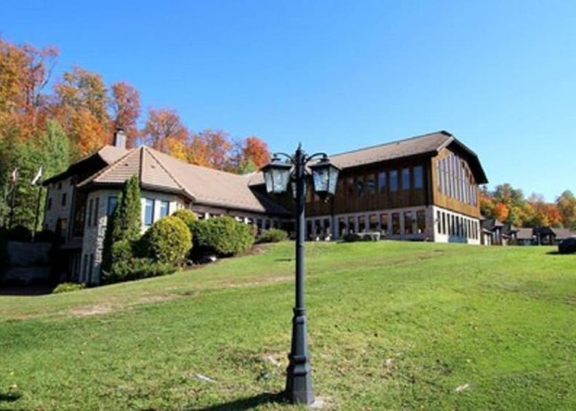 Quebec Grenville-sur-la-Rouge Facade