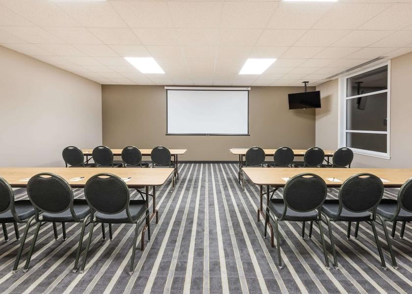 Quebec Mont-Laurier Meeting Room