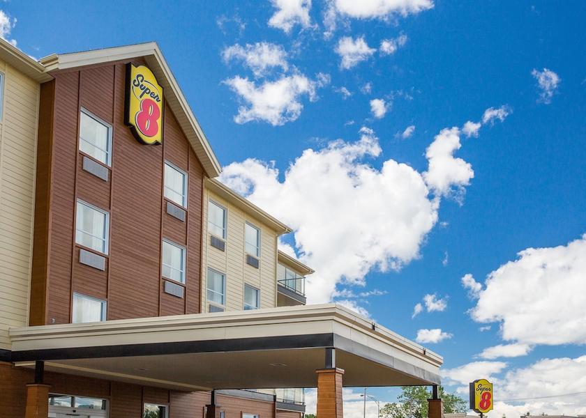 Quebec Mont-Laurier Facade