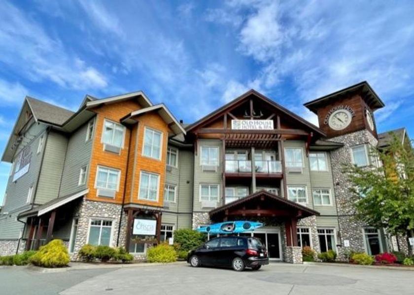 British Columbia Courtenay Hotel Exterior