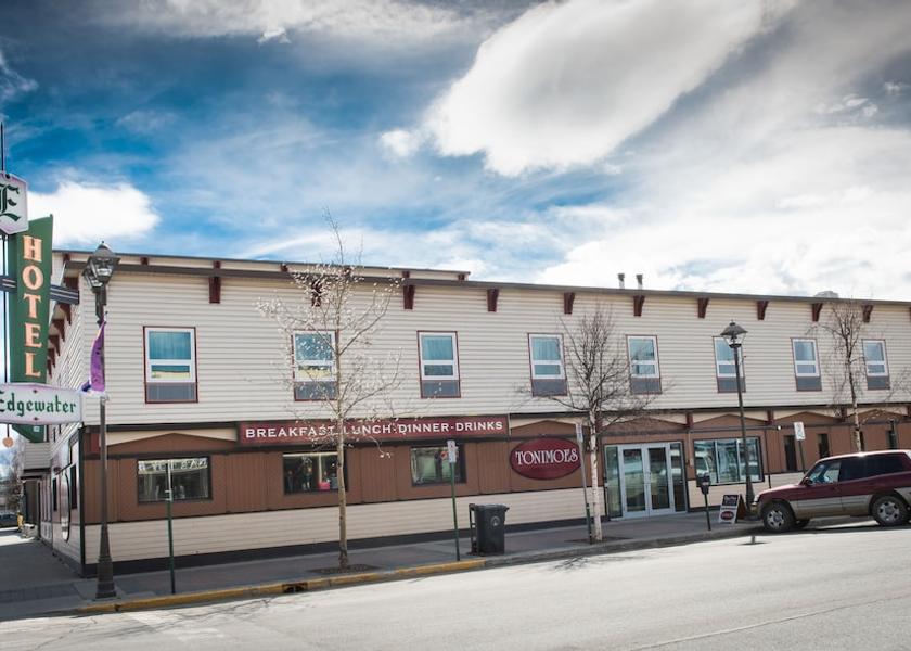 Yukon Whitehorse Front of property