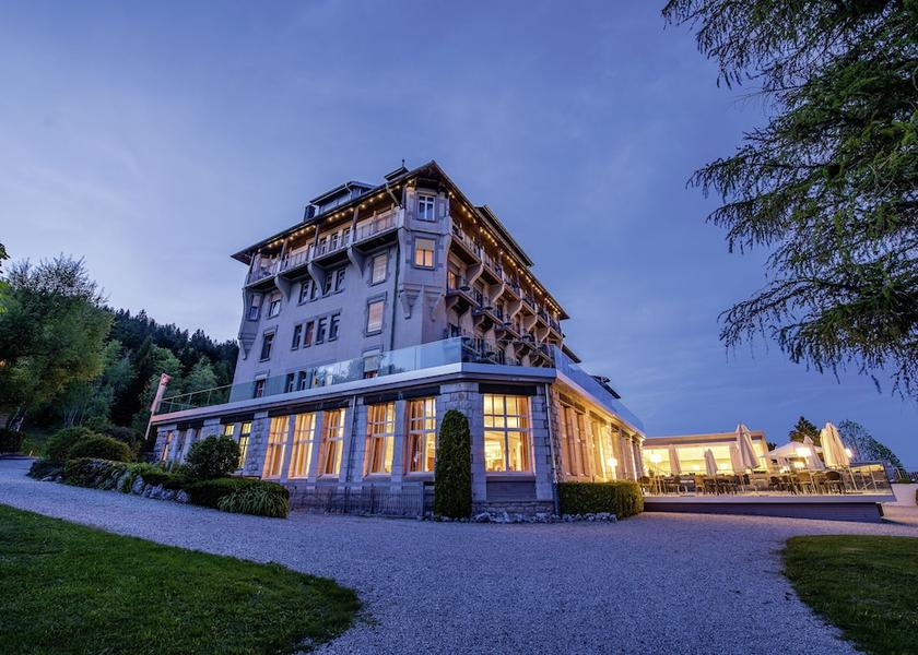 Canton of Vaud Bullet Front of property - evening/night