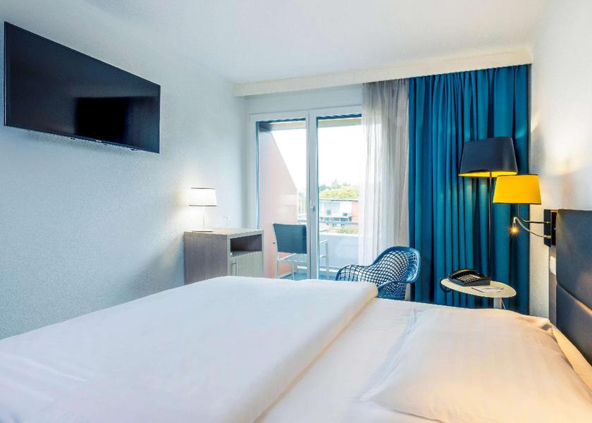 Canton of Aargau Lenzburg Standard room with double bed and balcony (215 sq.ft./20 m2)