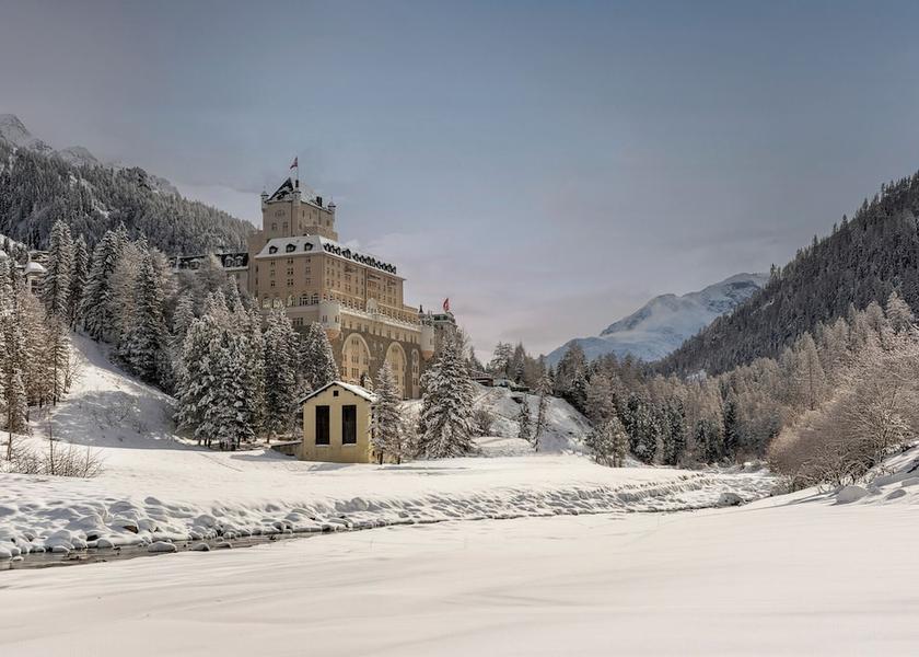 Graubünden Pontresina Front of property