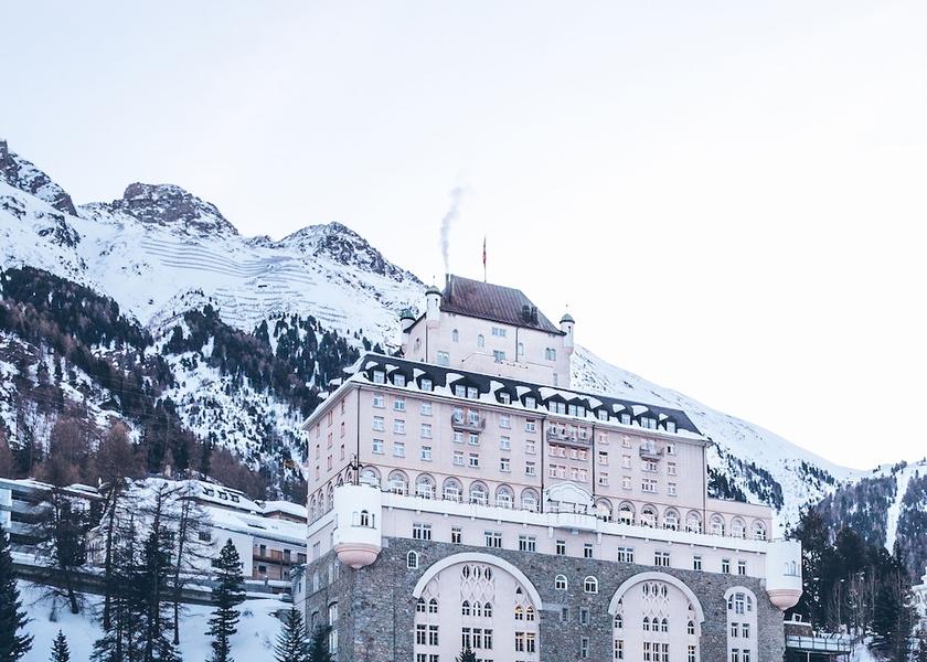 Graubünden Pontresina Front of property