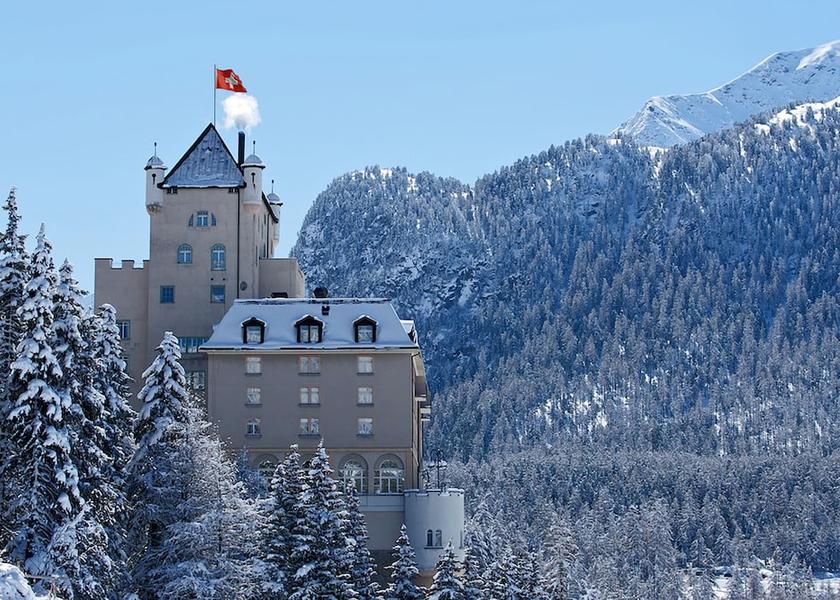 Graubünden Pontresina Front of property