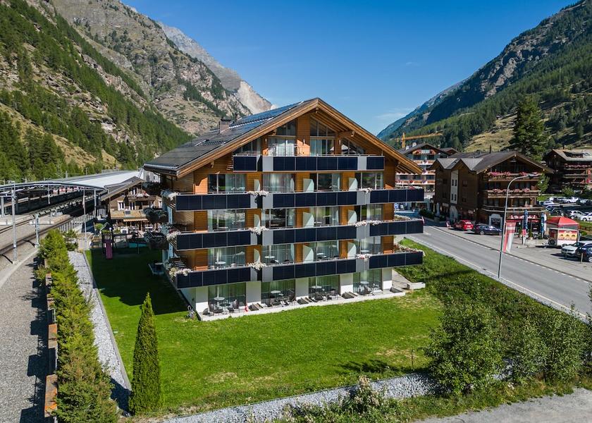 Valais Taesch Exterior