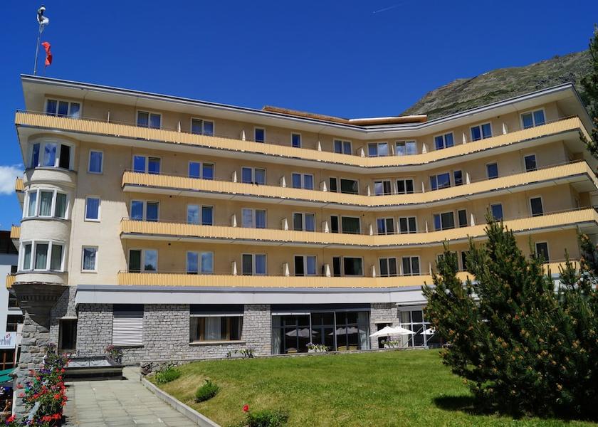 Graubünden Pontresina Front of property