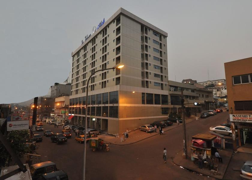 Central Centre ville Front of property - evening/night