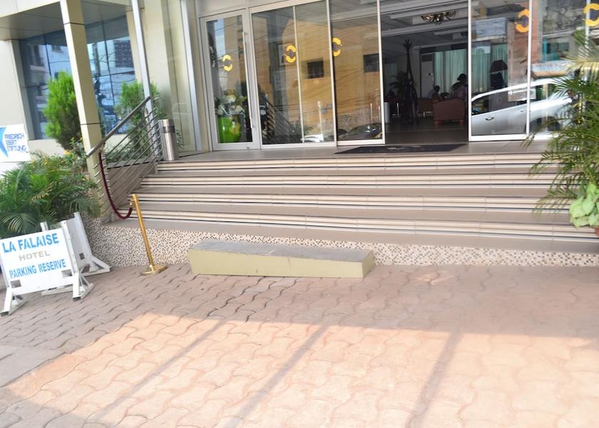 Central Centre ville Property entrance