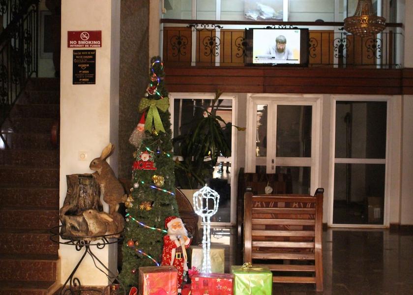  Dschang Interior Entrance