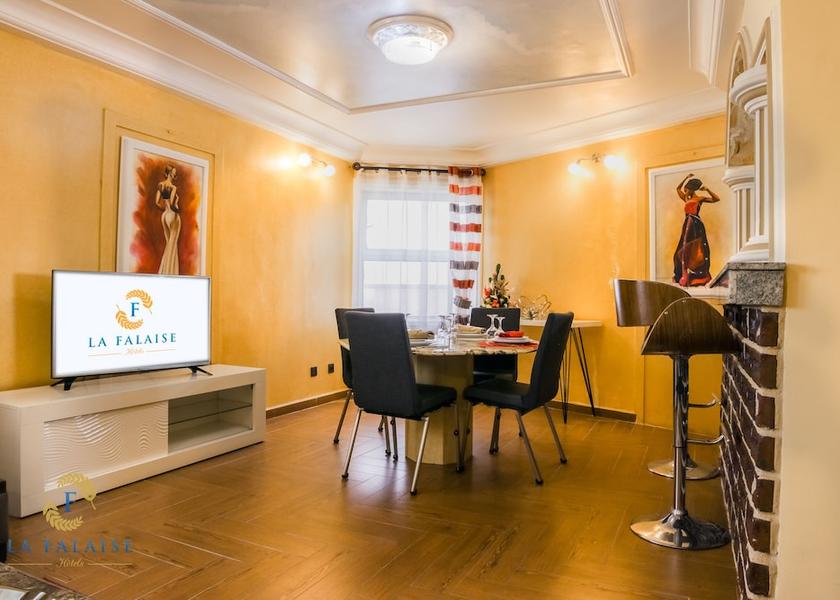  Douala In-Room Dining