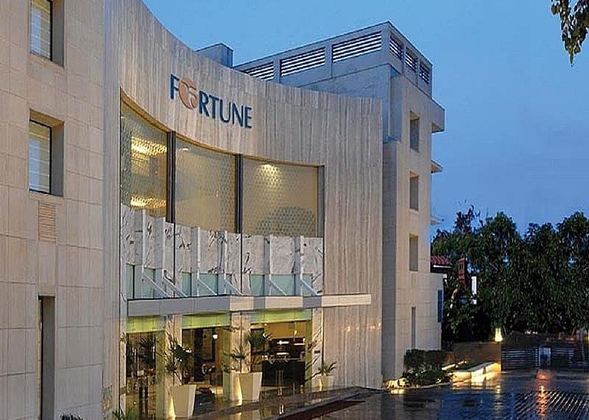 Uttar Pradesh Noida Hotel Exterior